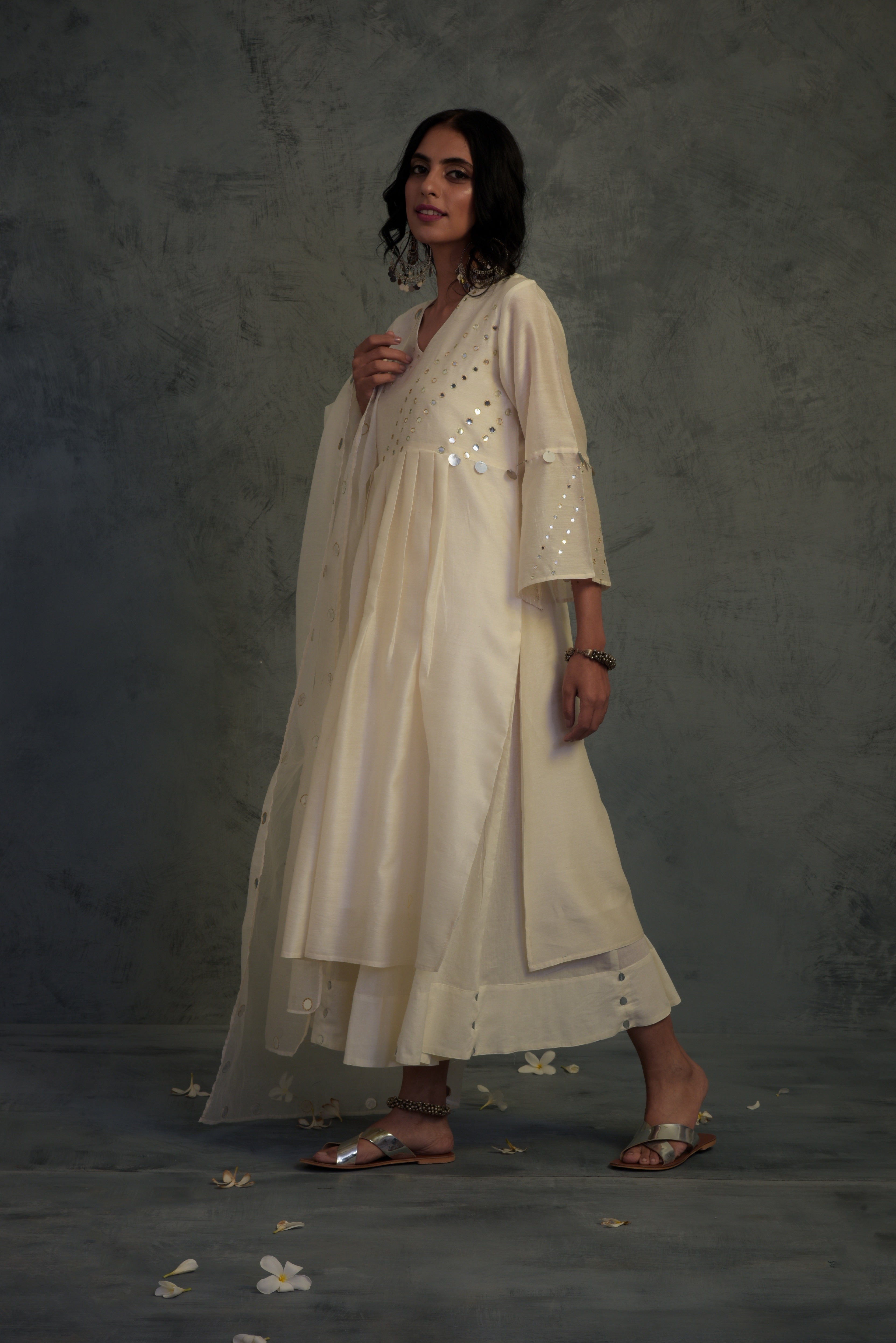 CY Charkhee Off-White Bell Sleeves Kurta Side 1