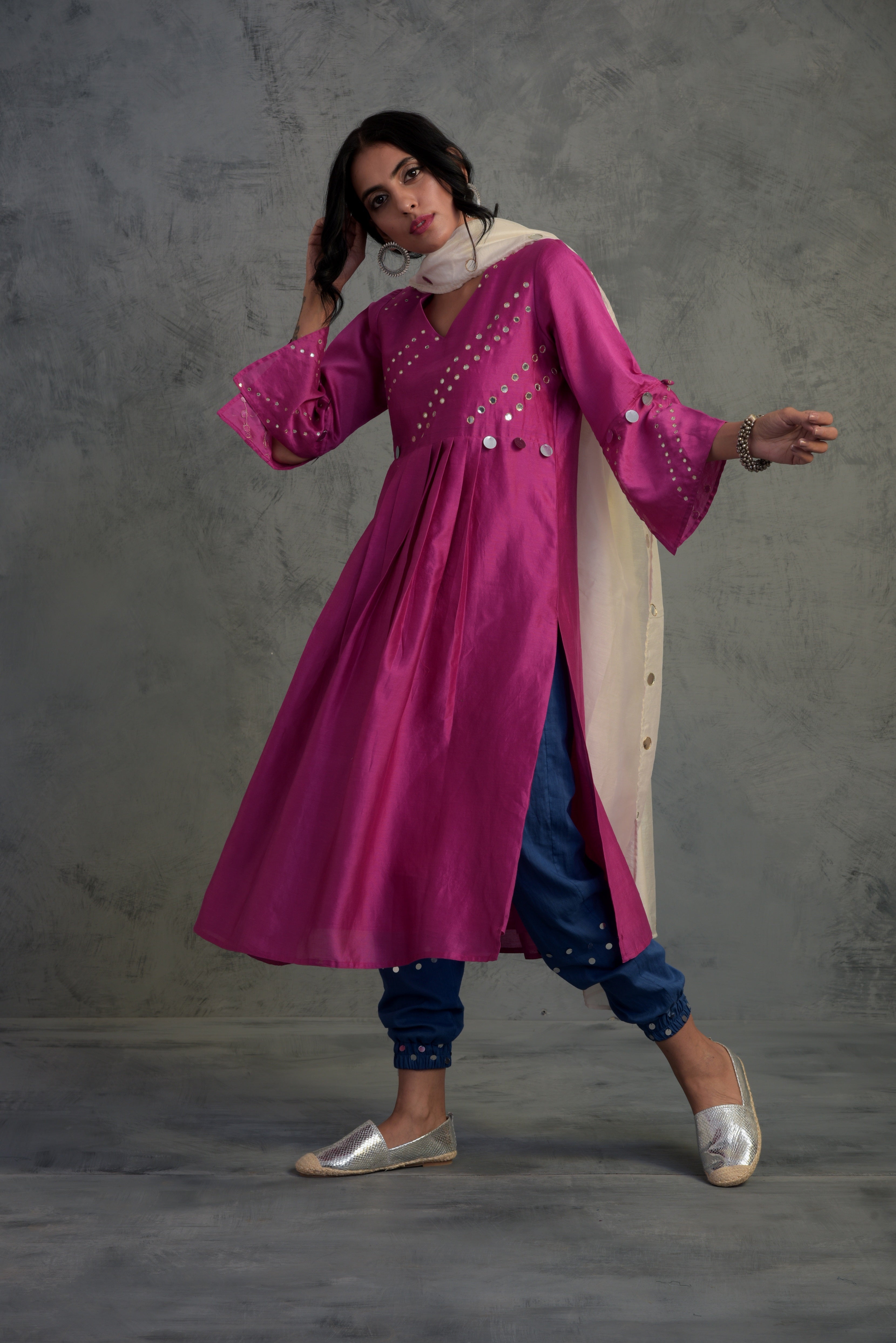 CY Charkhee Pop Pink Chanderi Kurta Set With Jogger Front 1