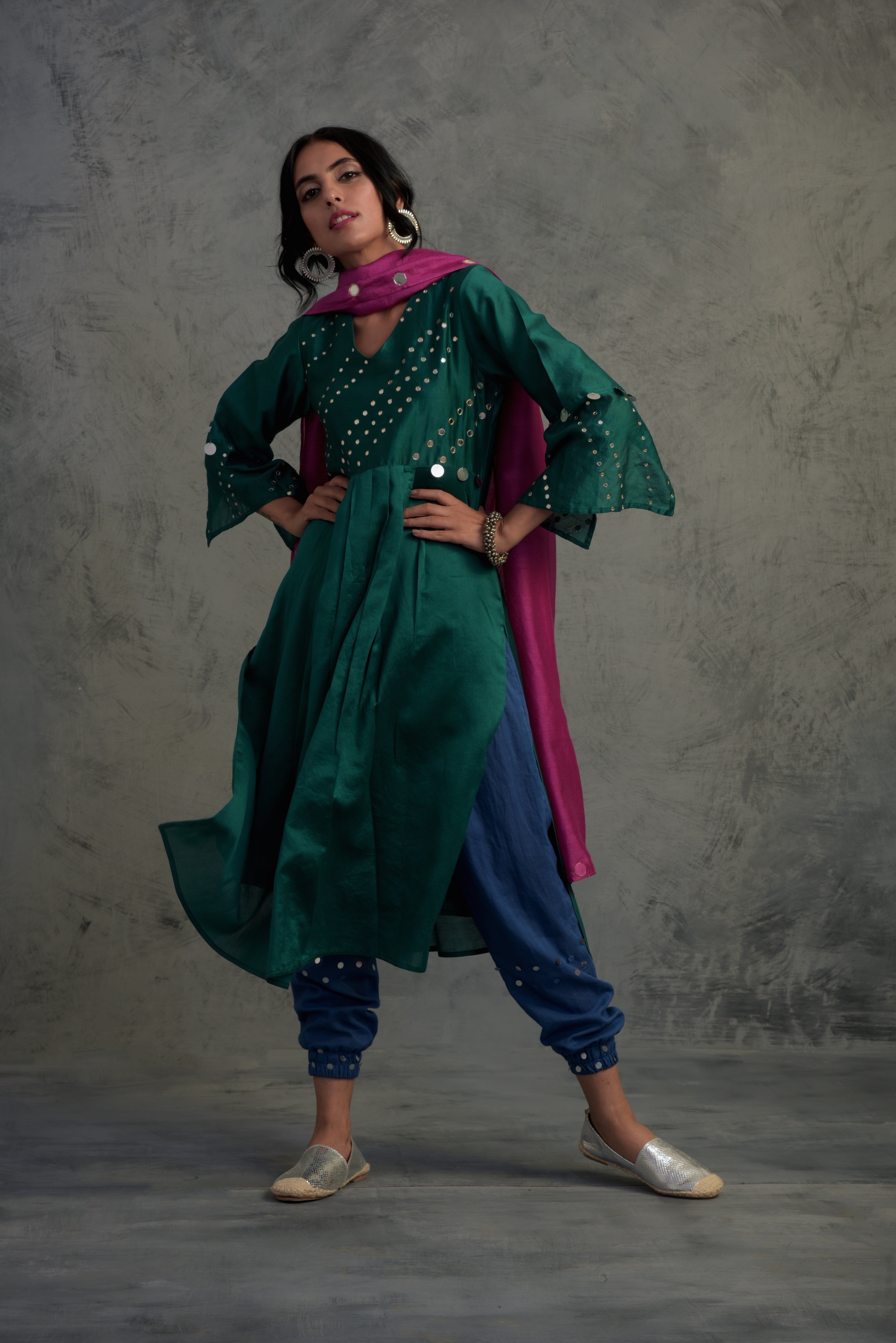 CY Charkhee Emerald Green Chanderi Kurta Set With Jogger Front 1