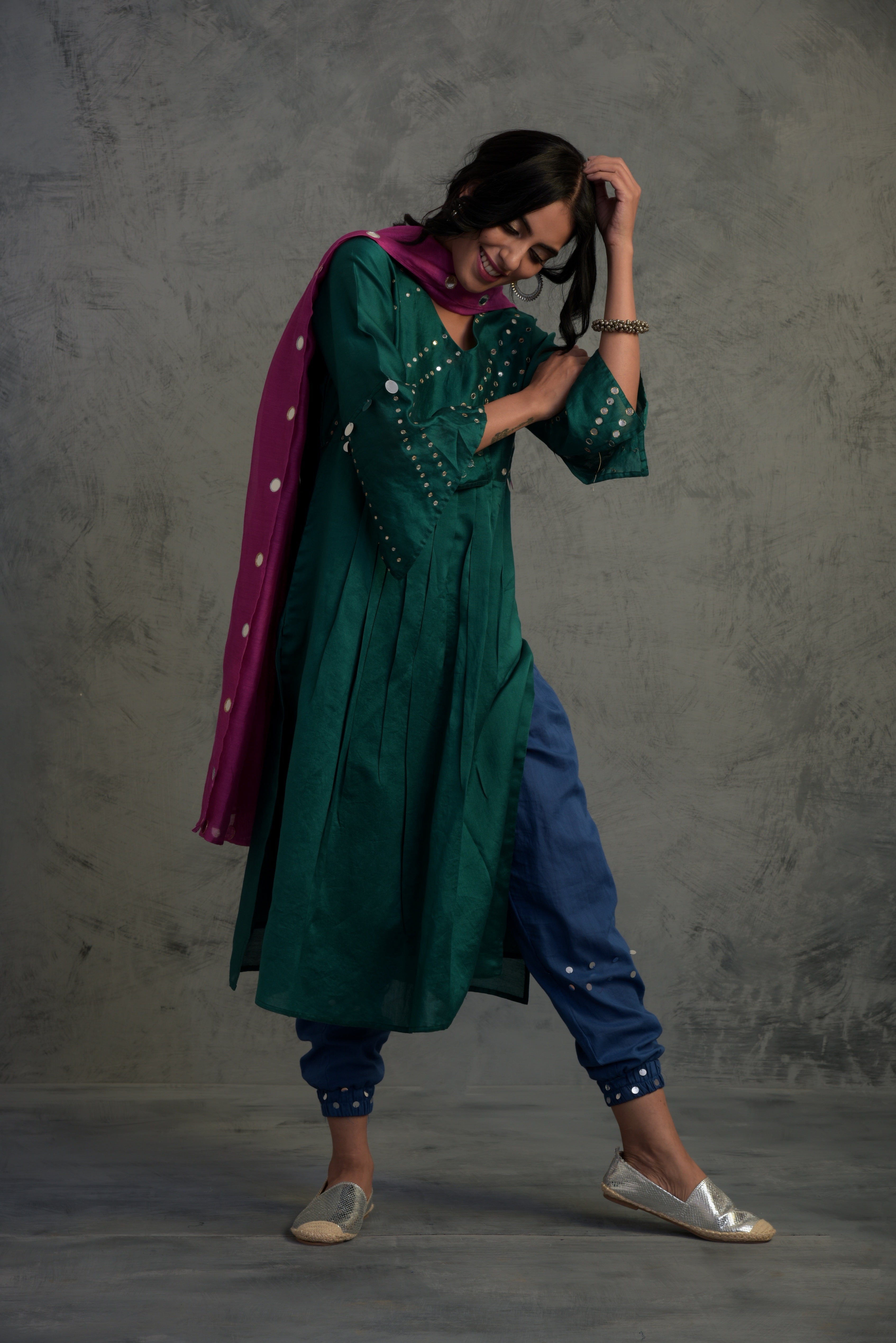 CY Charkhee Emerald Green Chanderi Kurta Set With Jogger Front 2