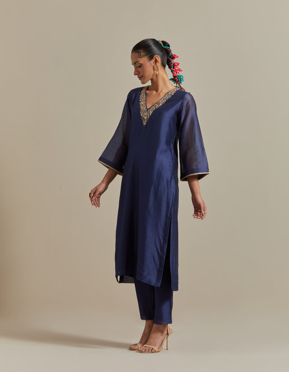  CY Vinusto Blue Embroidered Chanderi Kurta With Zari Striped Dupatta Front 2