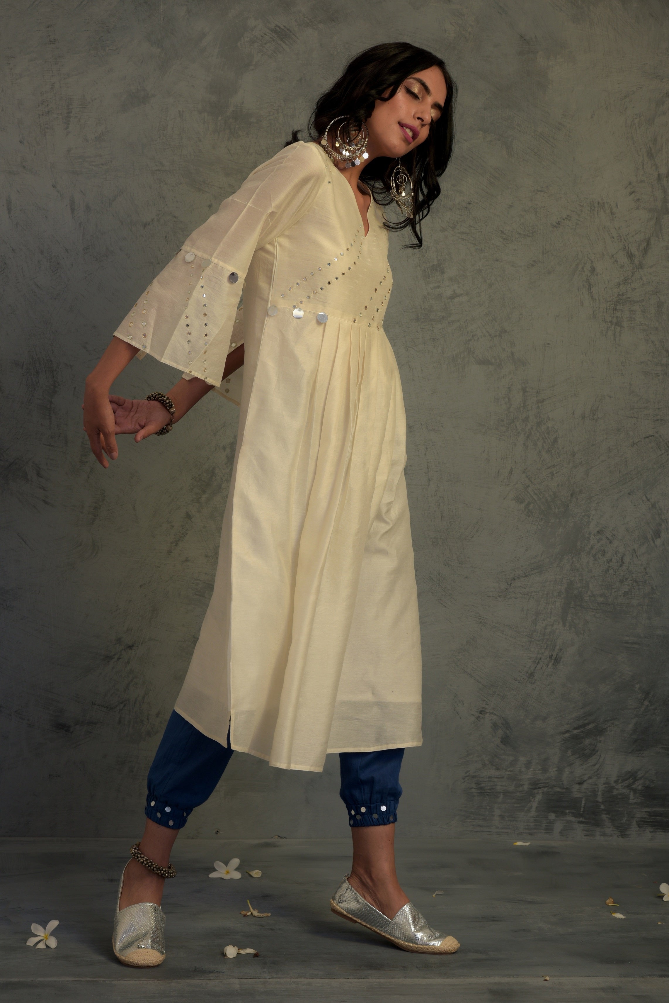 CY Charkhee Off-White Chanderi Kurta Set With Jogger Side 1