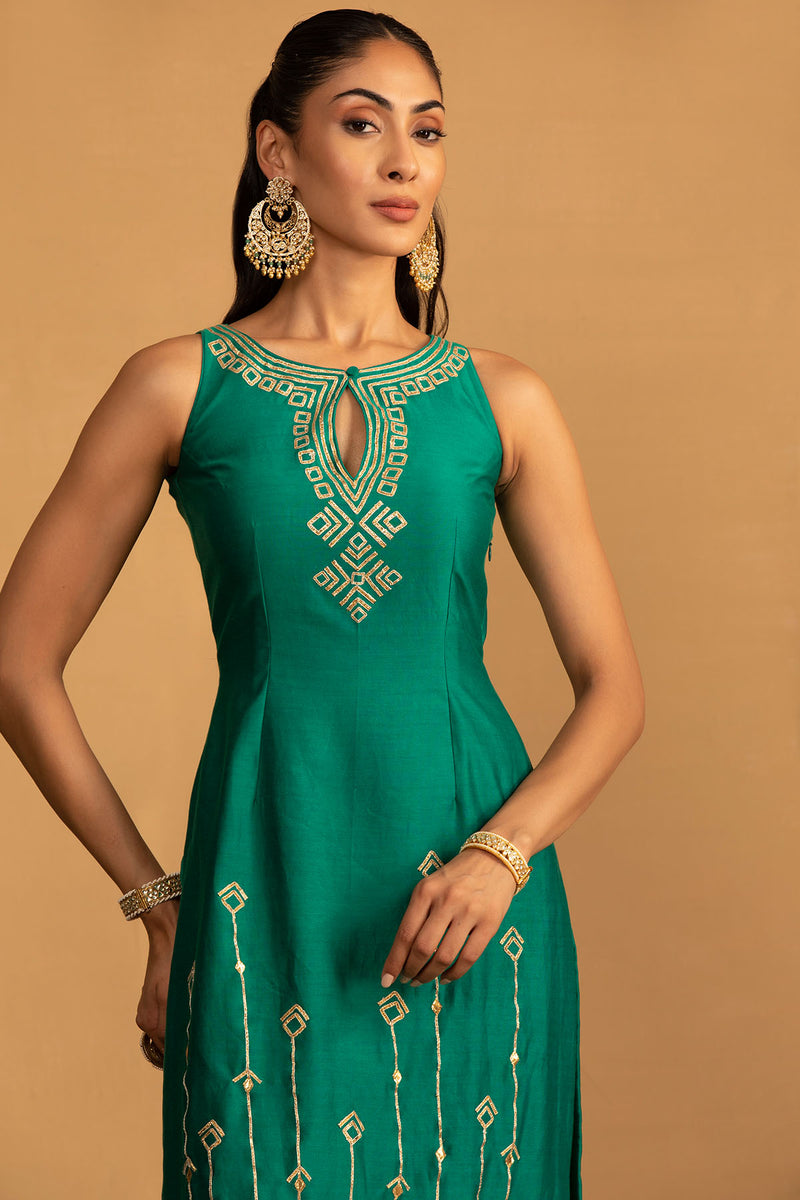 CY Esha Koul Bottle Green Kurta Set Closeup 1