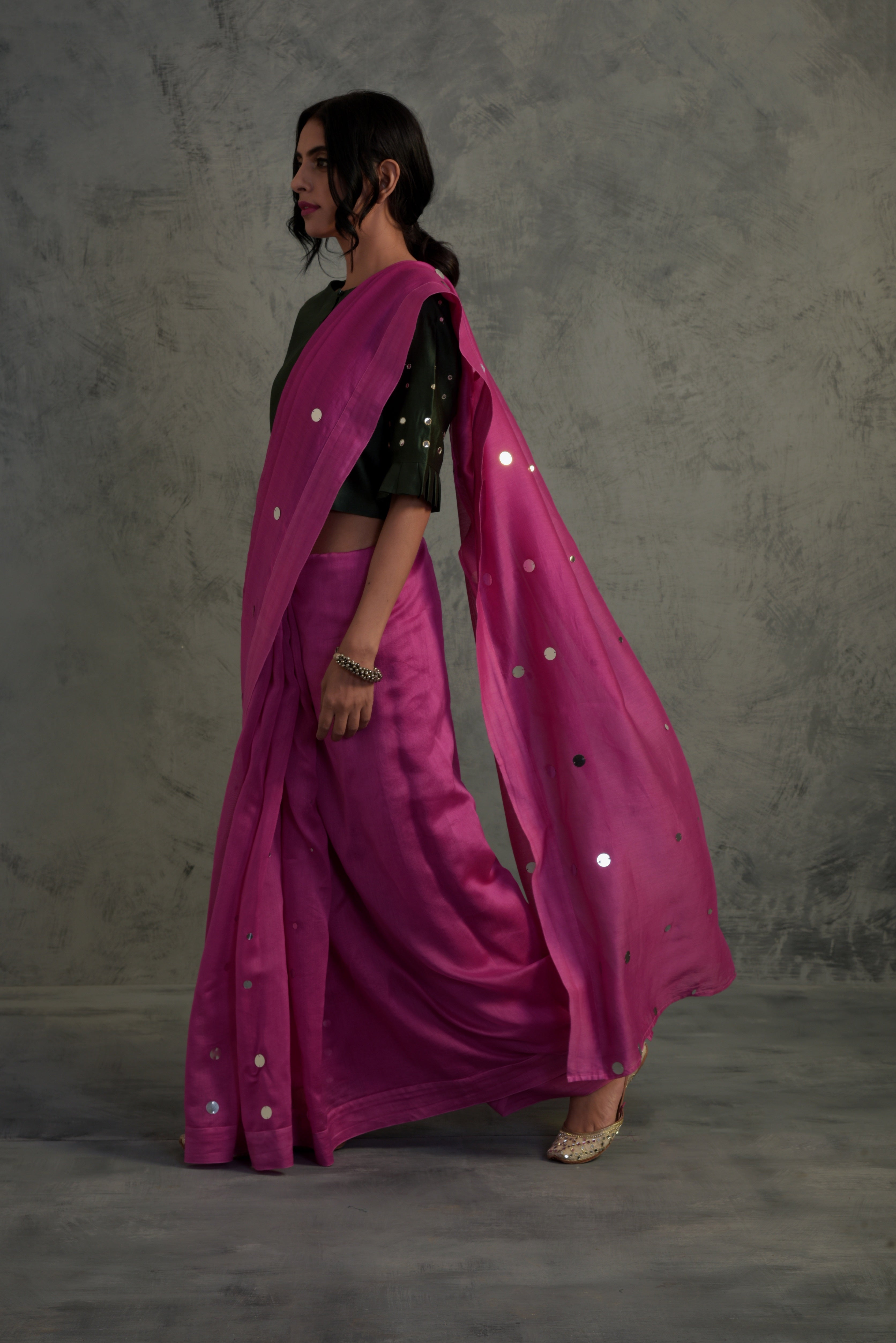 CY Charkhee Bright Pink Chanderi Saree With Pleated Bottle Green Crop Top Side 1