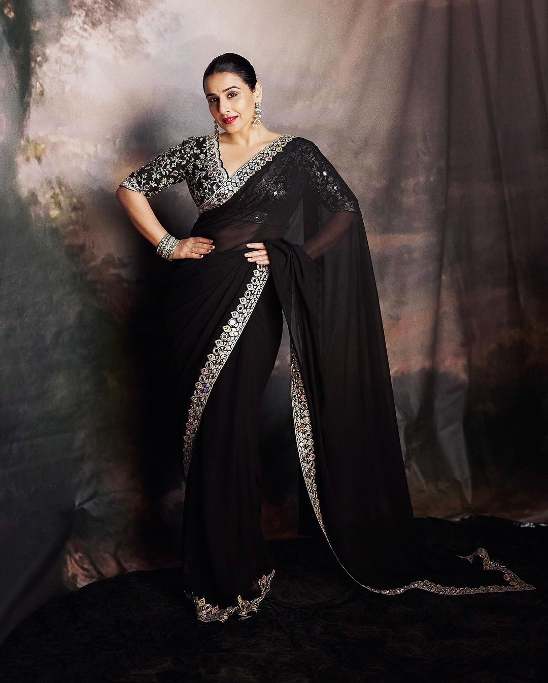 CY Gopi Vaid Vidya Balan In Meili Saree Set Front 2