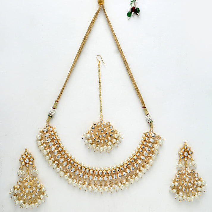 Kundan Choker With Earrings & Maang Tika