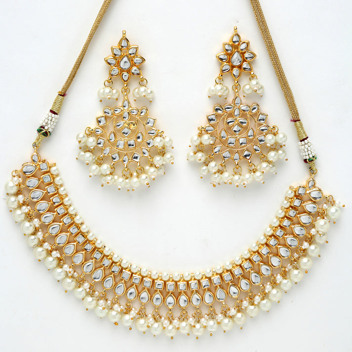 Kundan Choker With Earrings & Maang Tika