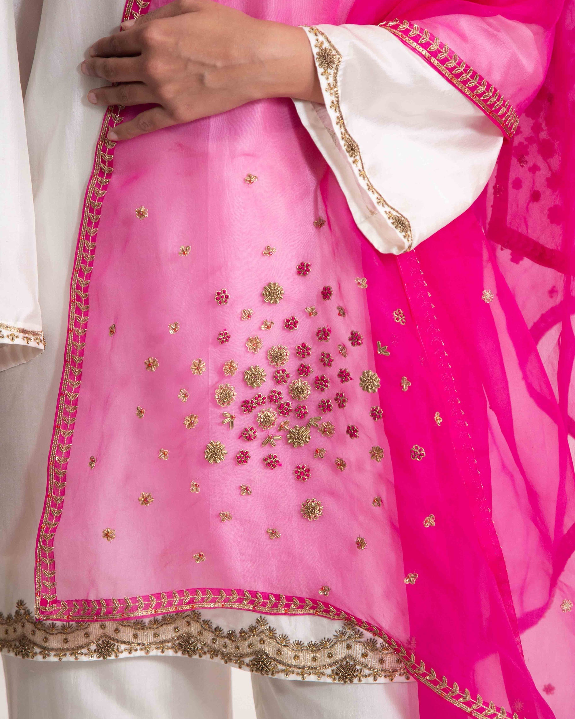 CY Chhaya Mehrotra Hrutvi Pink Dupatta Closeup 1