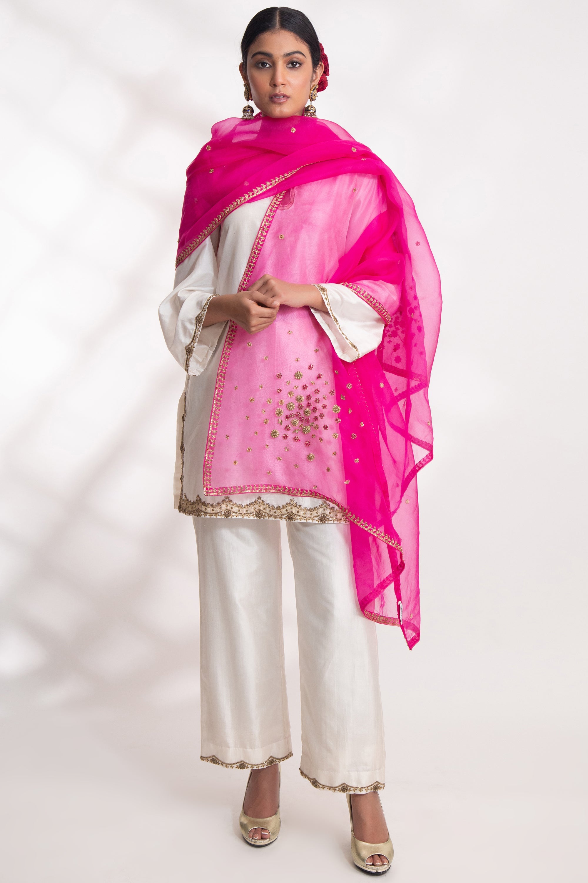 CY Chhaya Mehrotra Hrutvi Pink Dupatta Front 2