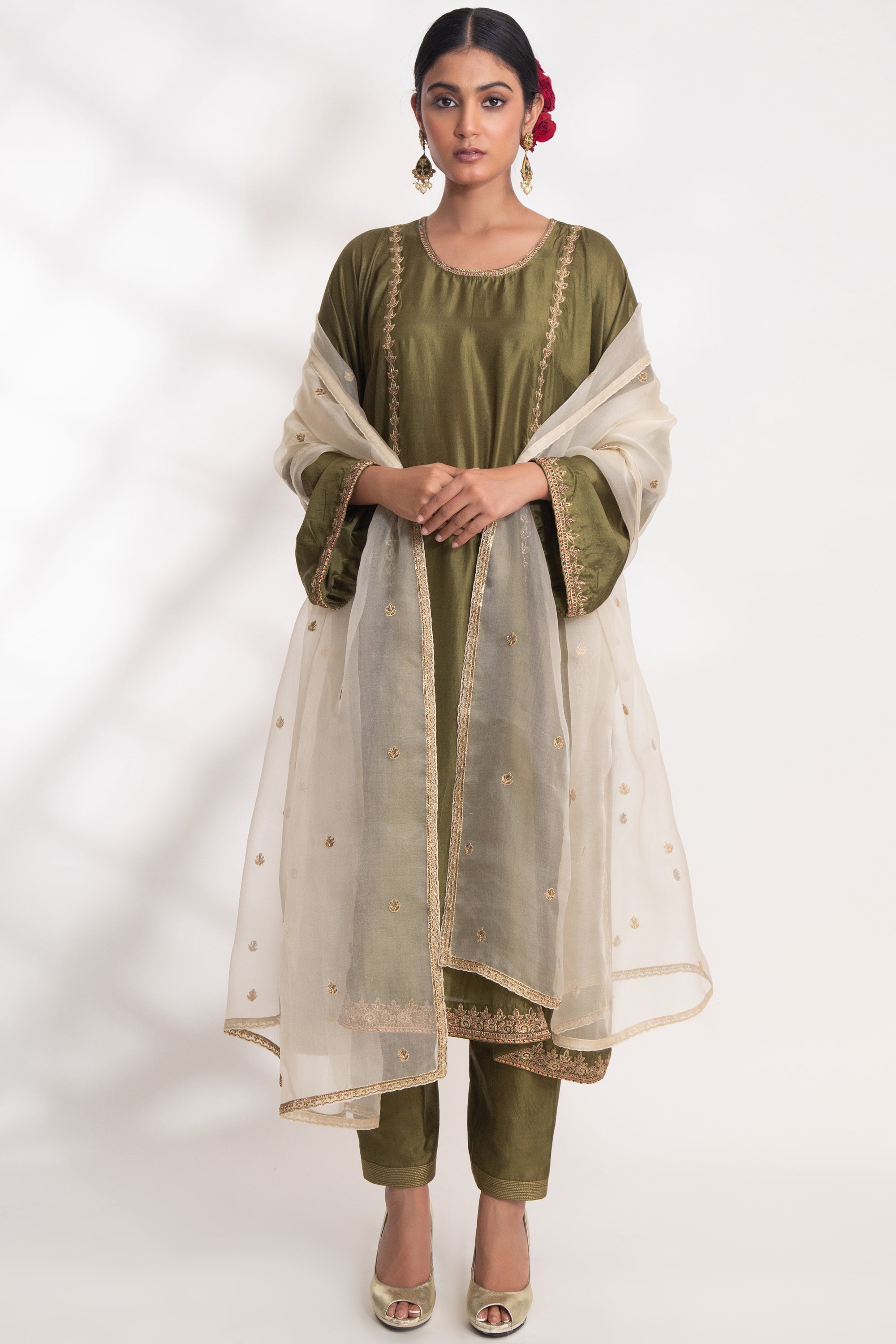 CY Chhaya Mehrotra Kanak Kurta Set Front 1