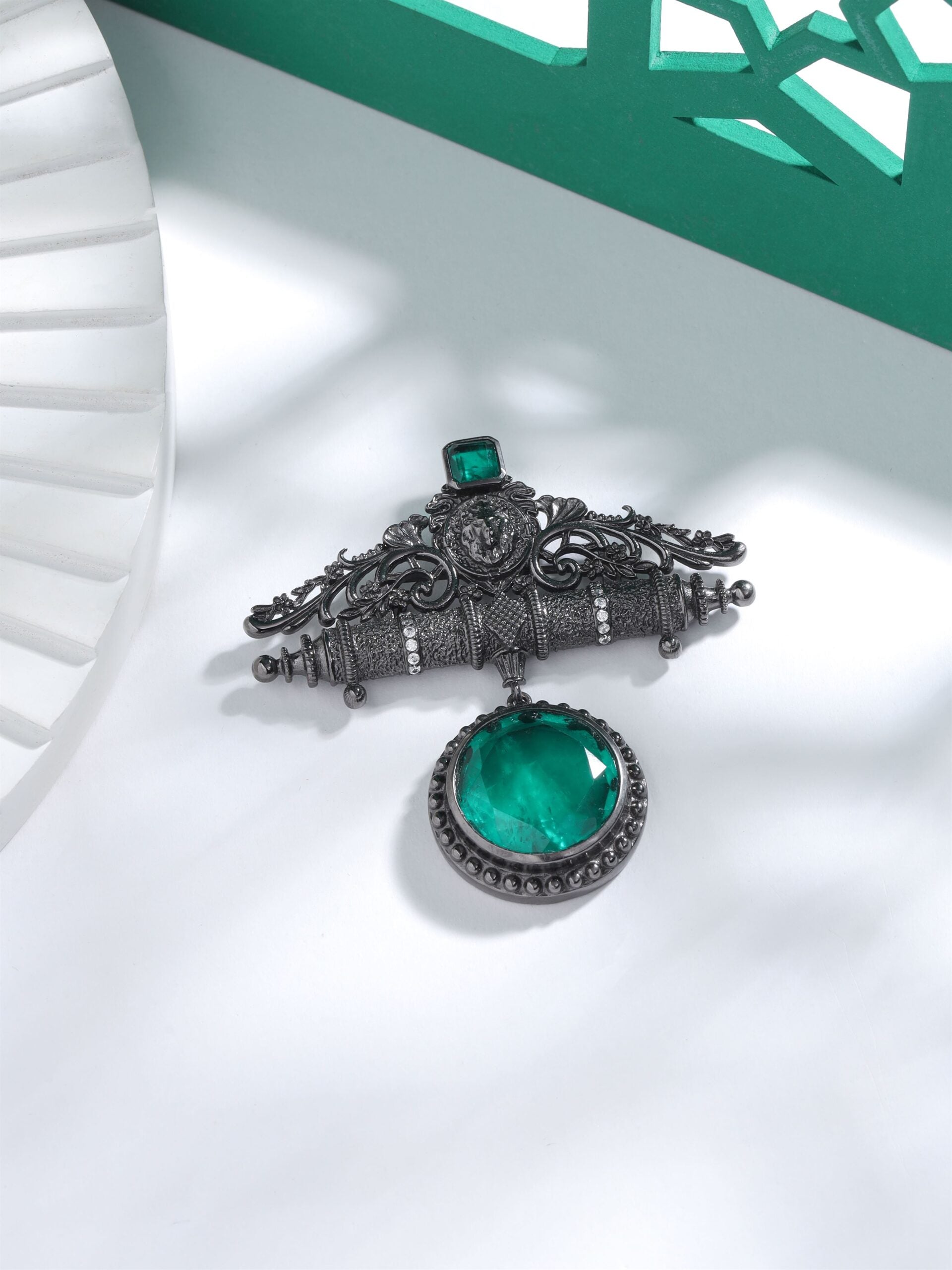 CY Cosa Nostraa Ada-e-Khaas Green Brooch Front 1