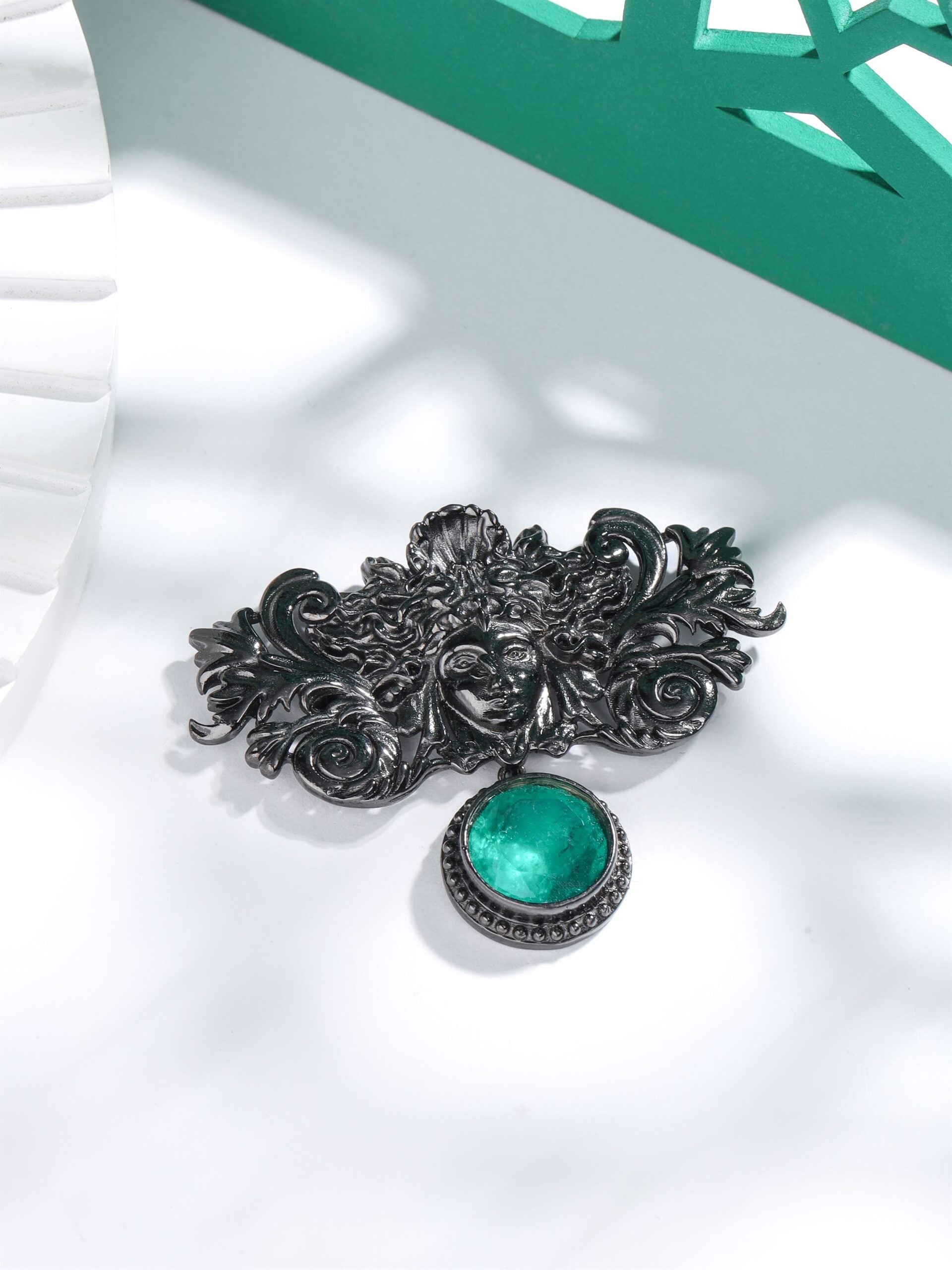 CY Cosa Nostraa Medusa Green Brooch Front 1