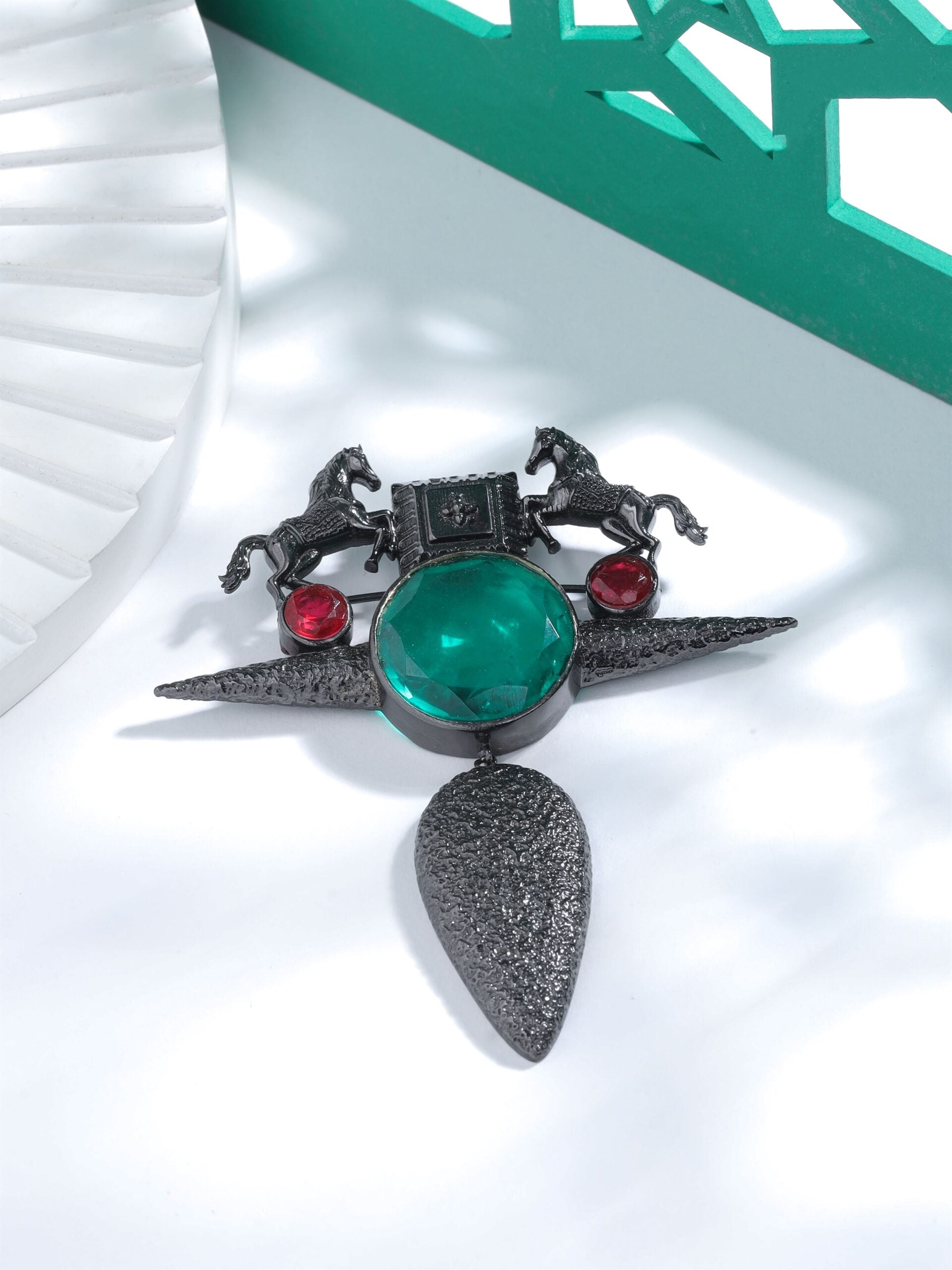 CY Cosa Nostraa Sawaar-e-Shaan Green Brooch Front 1