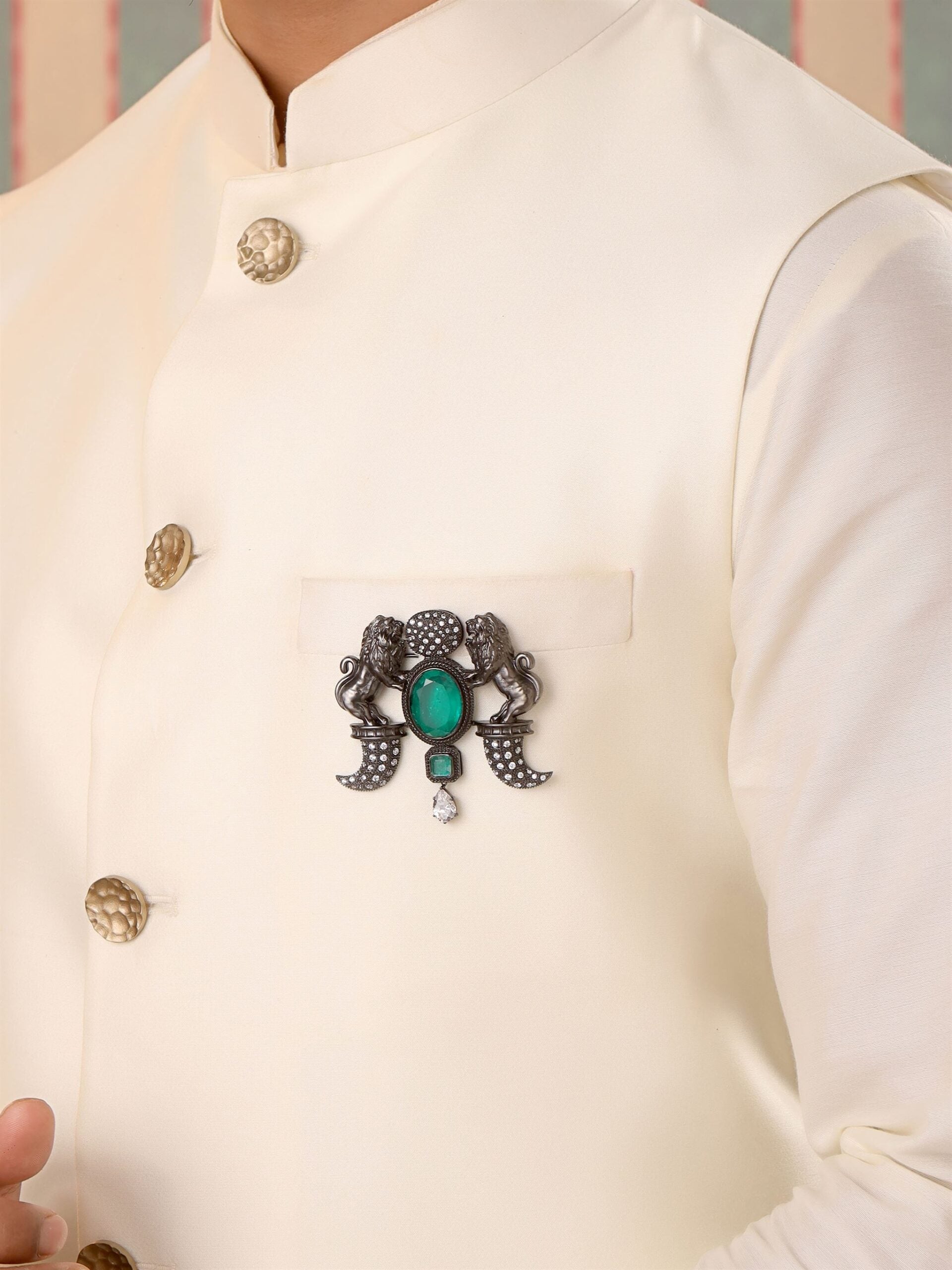 CY Cosa Nostraa Sher-e-Khaas Green Brooch Closeup 1