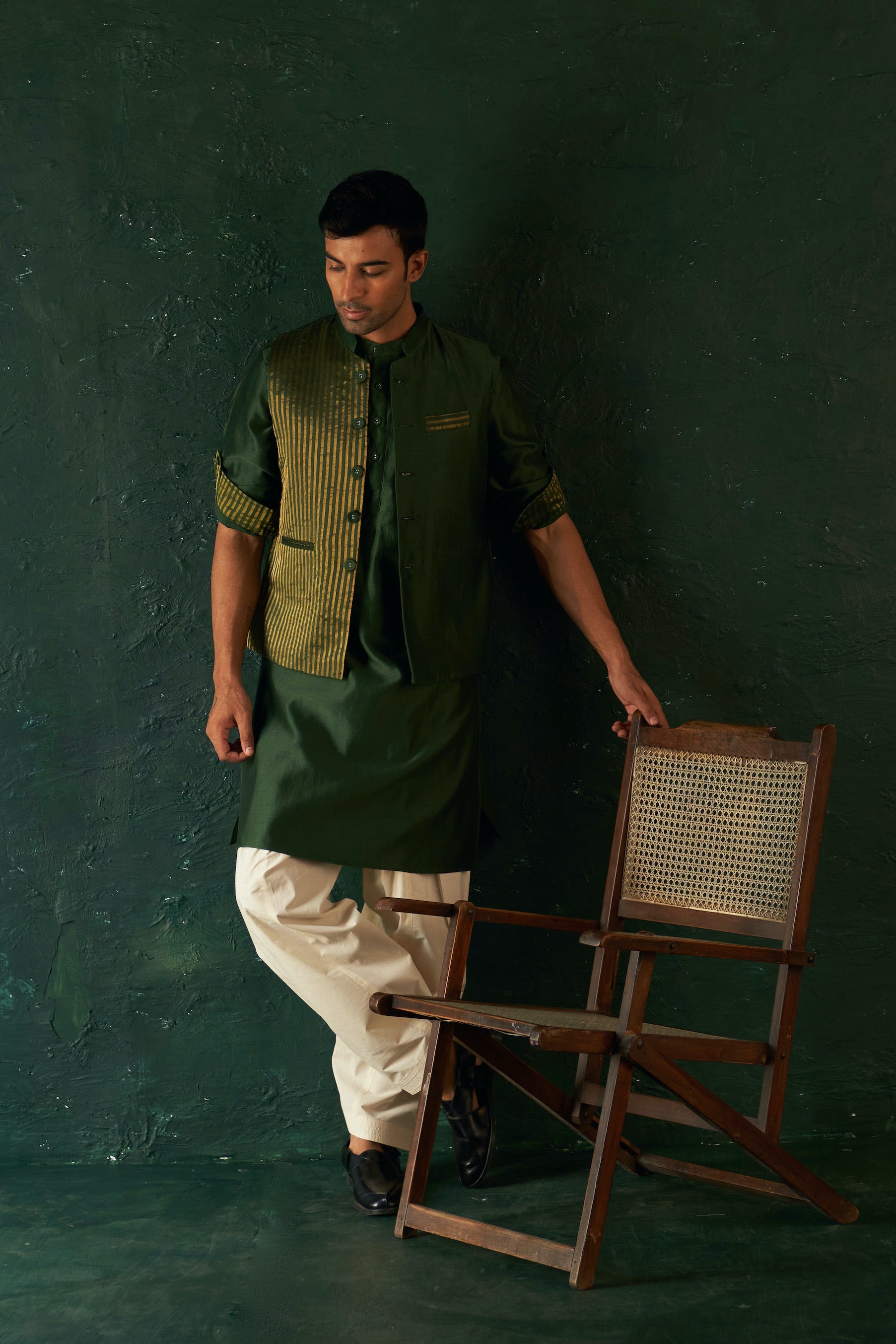 CY Charkhee Deep Green Straight Kurta Set With Bundi Front 2