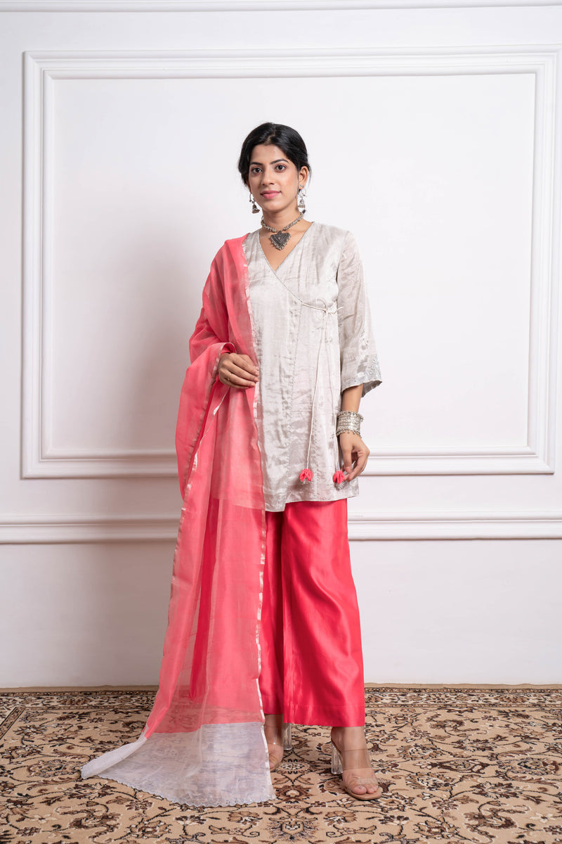  CY Vinusto Embroidered Zari Kurta With Pink Palazzo Front 1