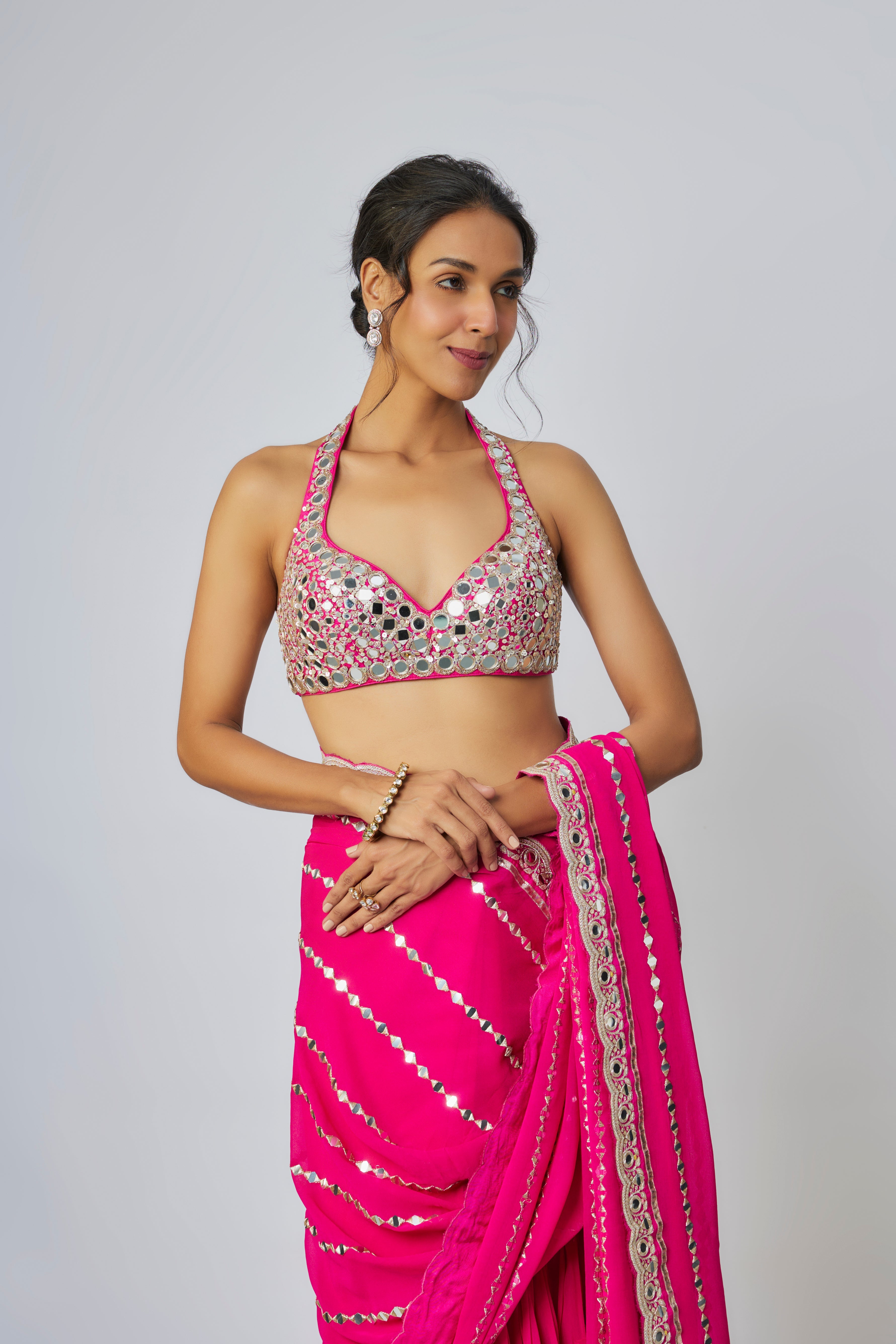 CY Gopi Vaid Aradhana Rain PinkSaree Set Closeup 2