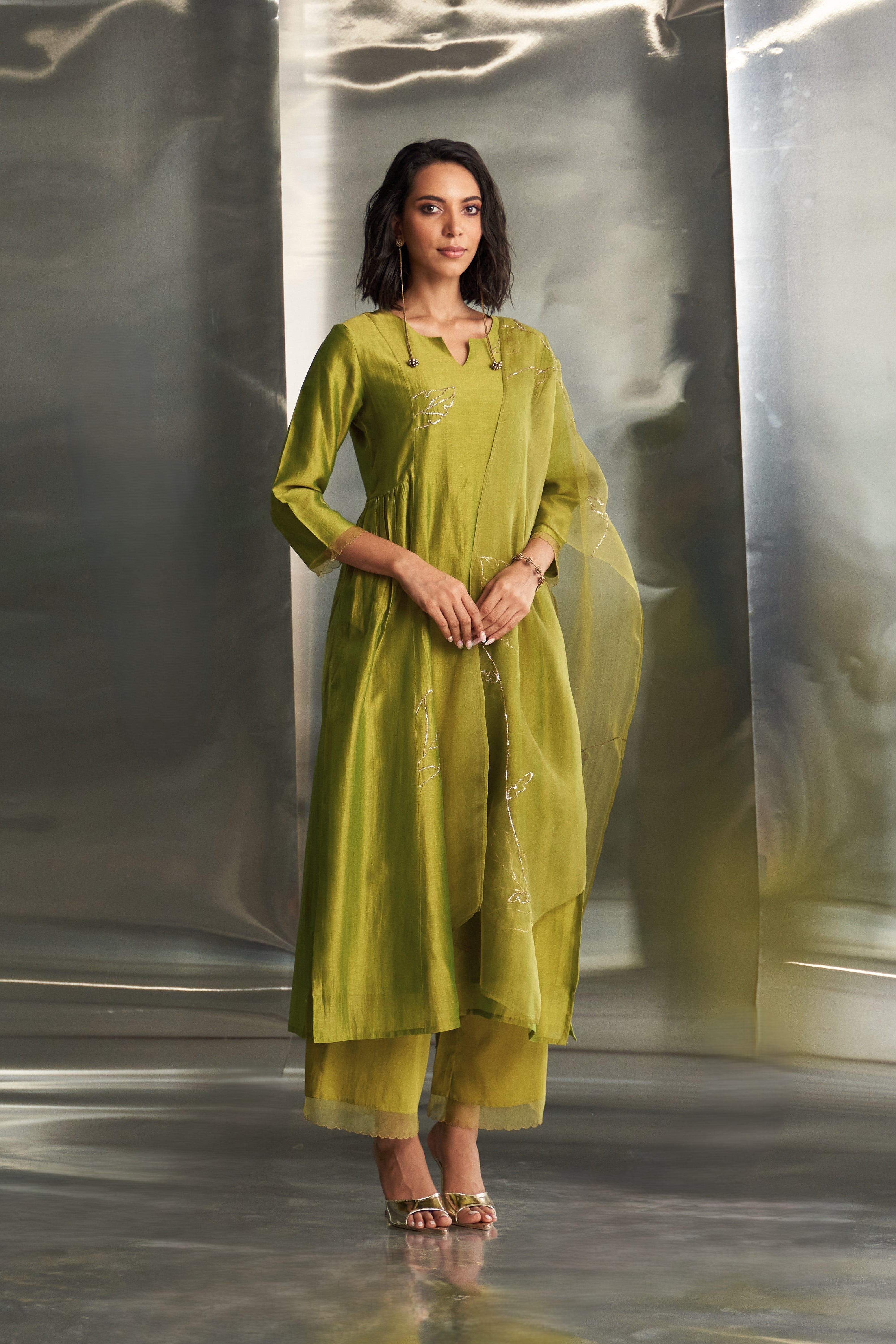 CY Charkhee Berry Green Side Gathered Kurta Set Side 1