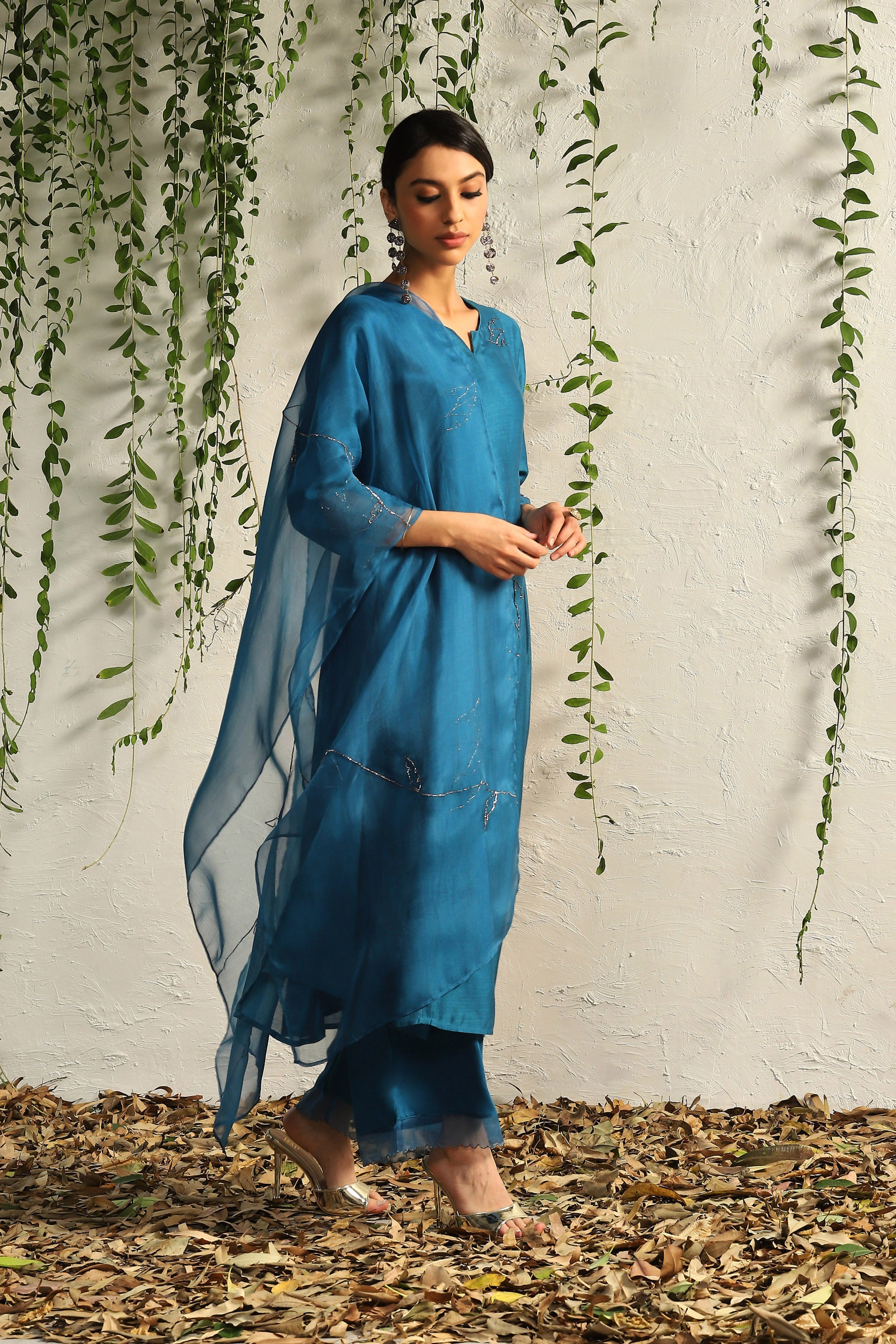 CY Charkhee True Blue Side Gathered Kurta Side 2