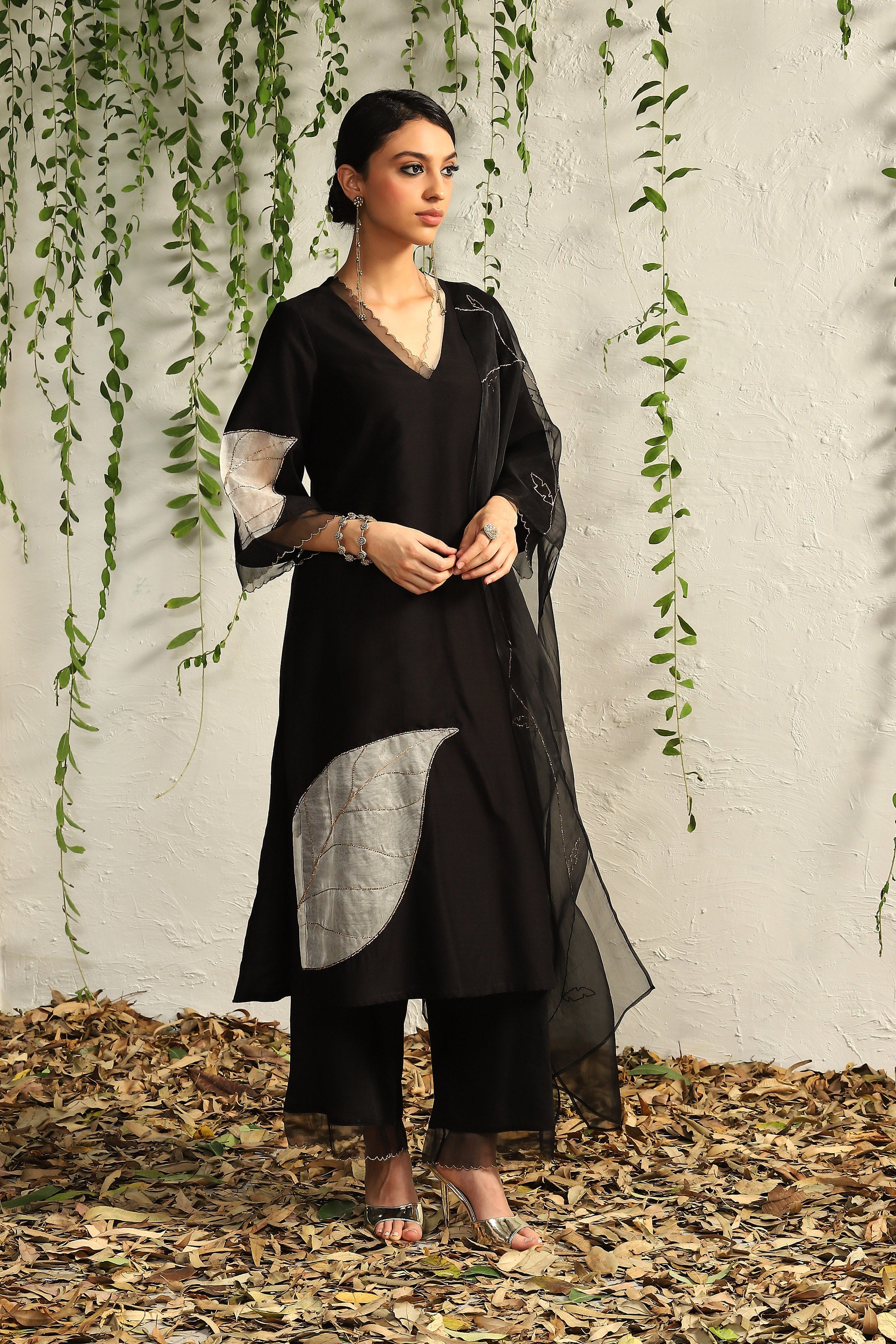 CY Charkhee Black & White Chanderi Straight Kurta Side 1