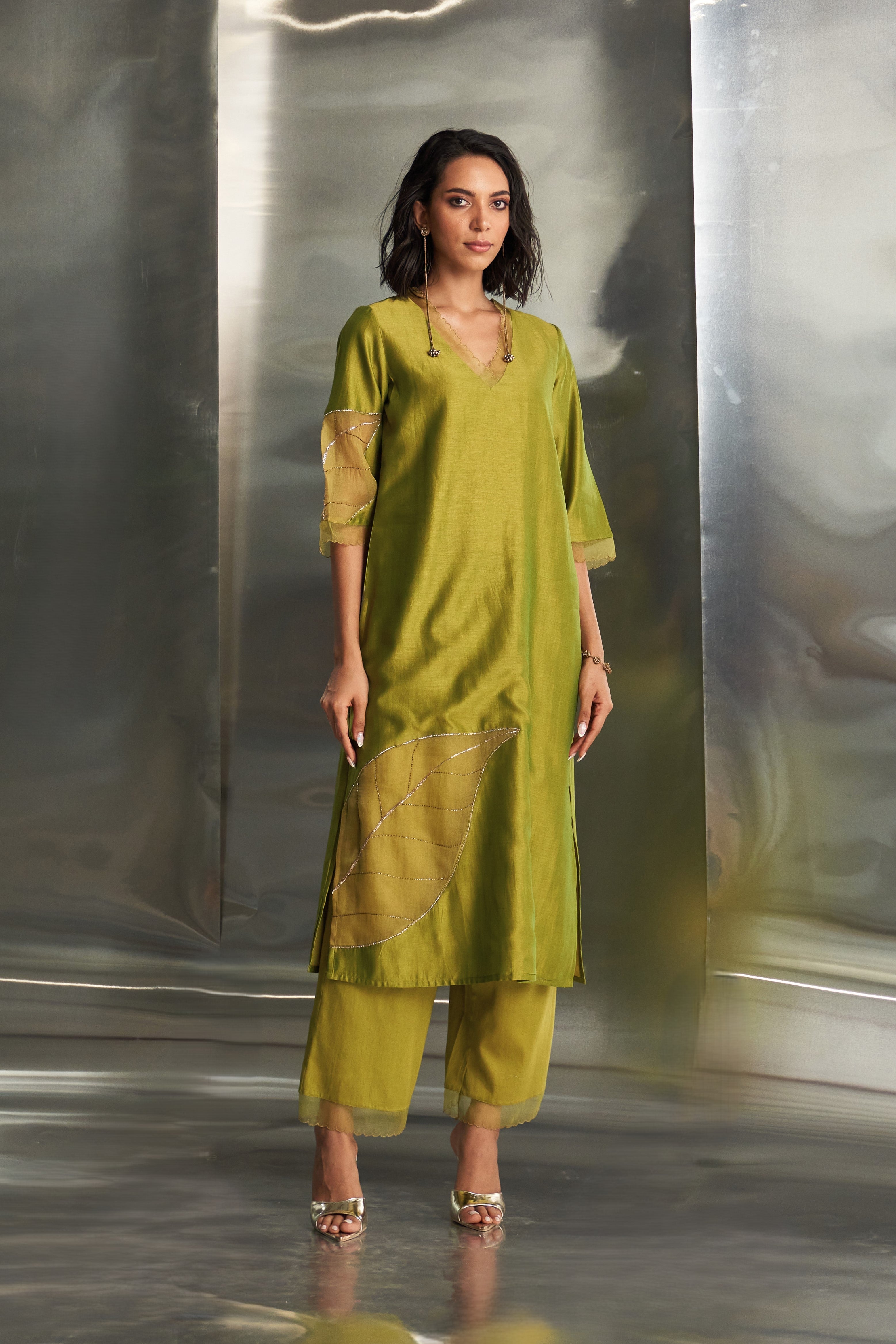 CY Charkhee Berry Green Chanderi Straight Kurta Set Front 2