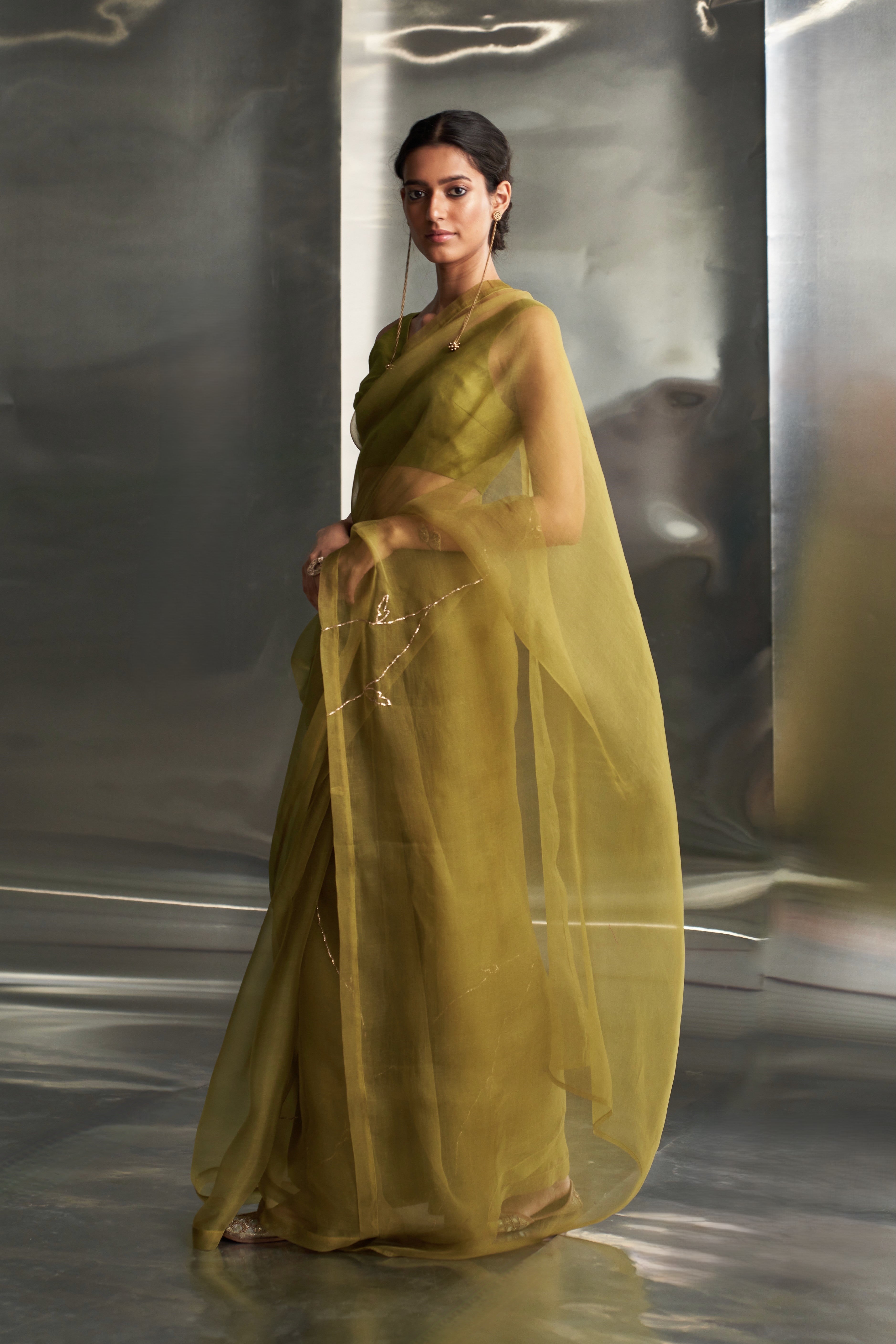 CY Charkhee Berry Green Saree With Sleeveless Blouse Side 1