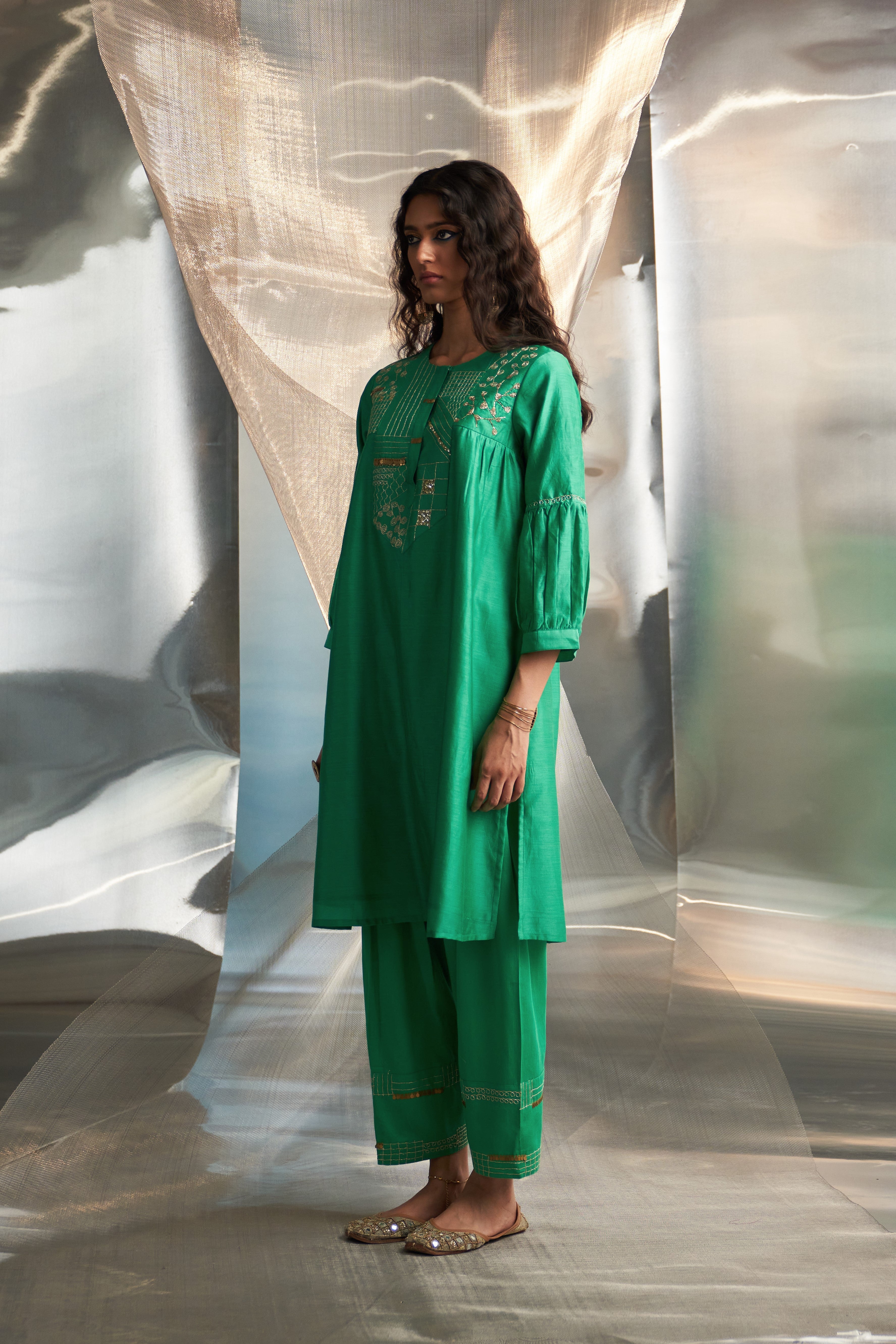 CY Charkhee Lush Green With Heavy Booti Kurta Set Side 1