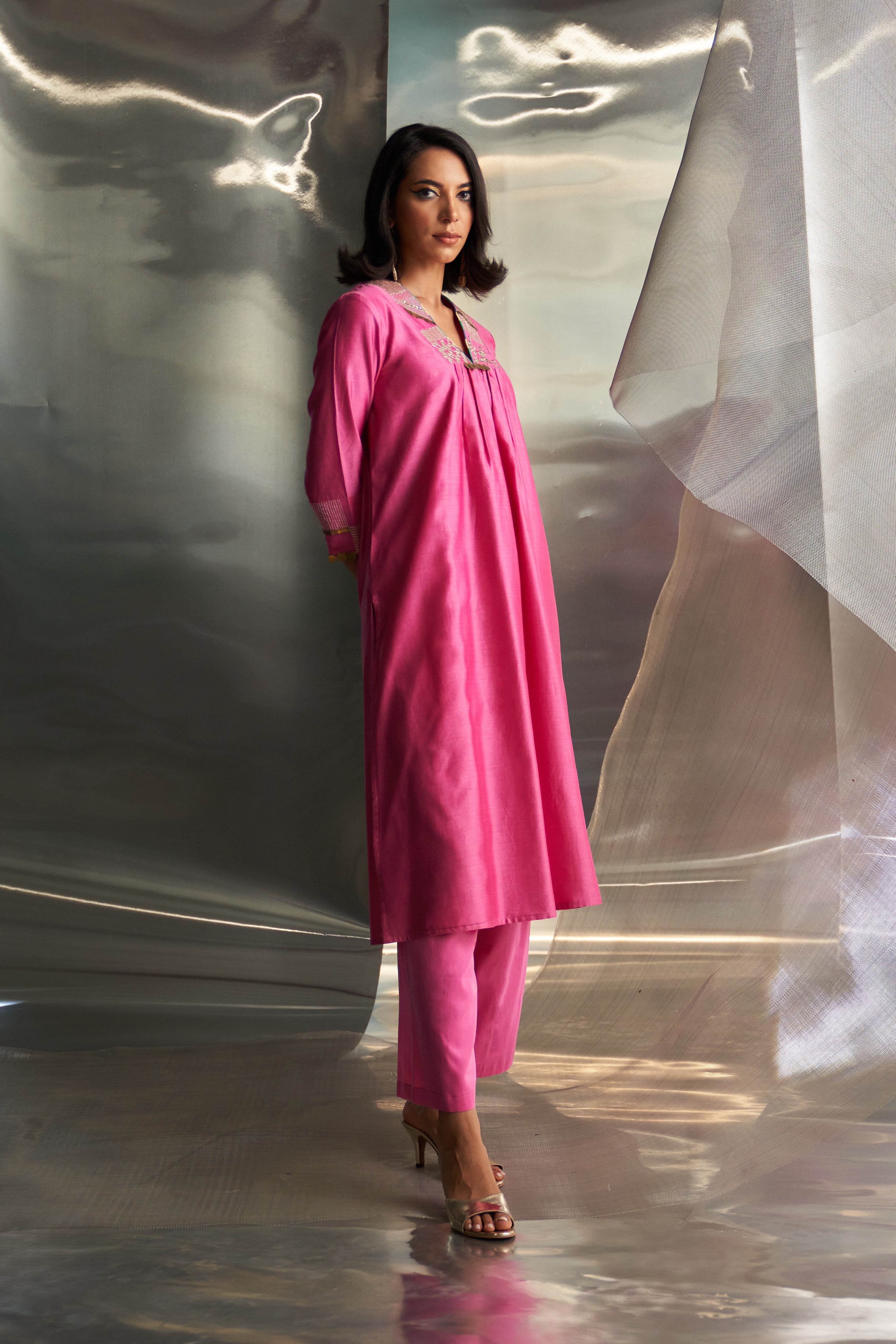 CY Charkhee Bloom Pink V-Neck Kurta Set Side 1