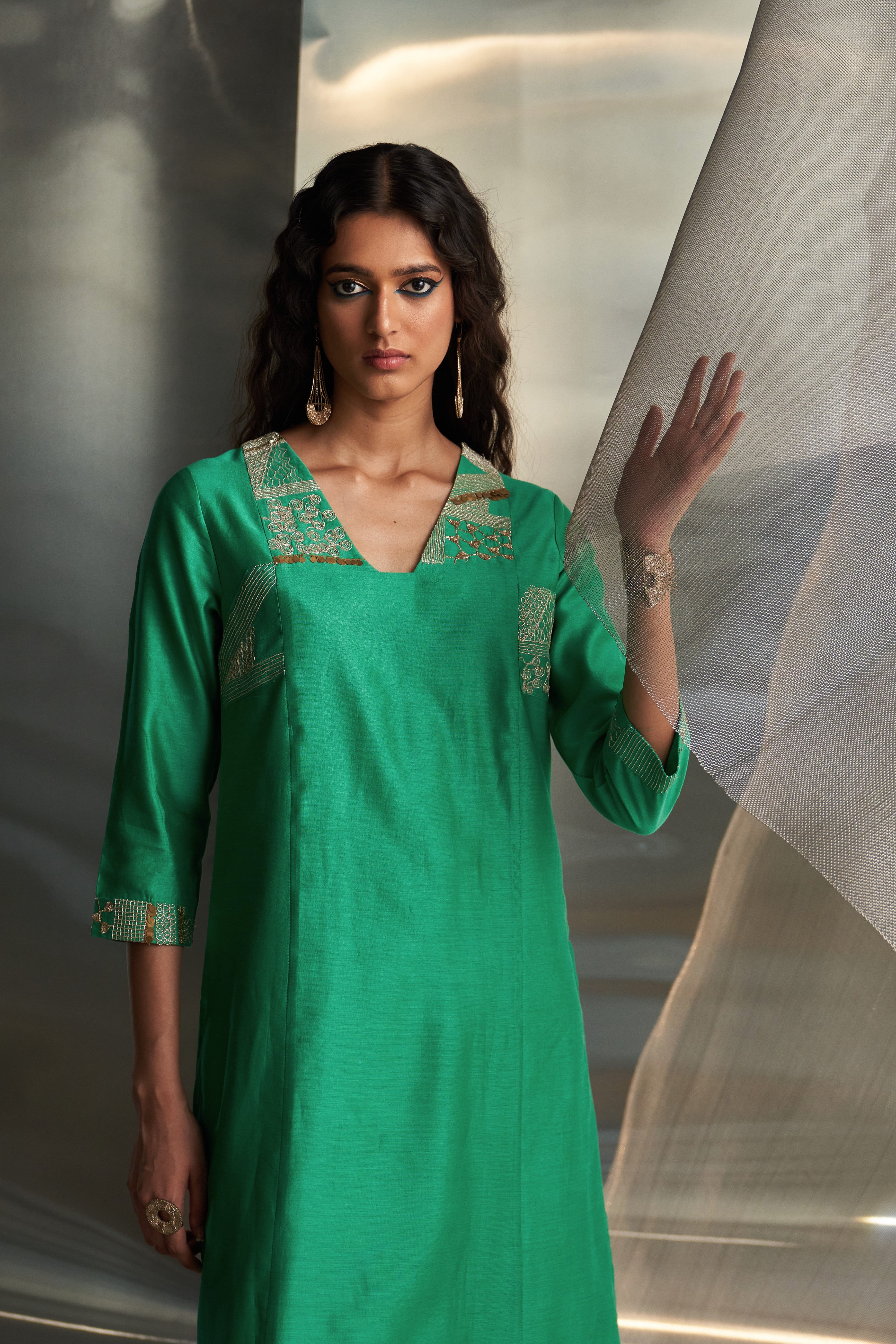 CY Charkhee Lush Green Straight Kurta Set Closeup 1