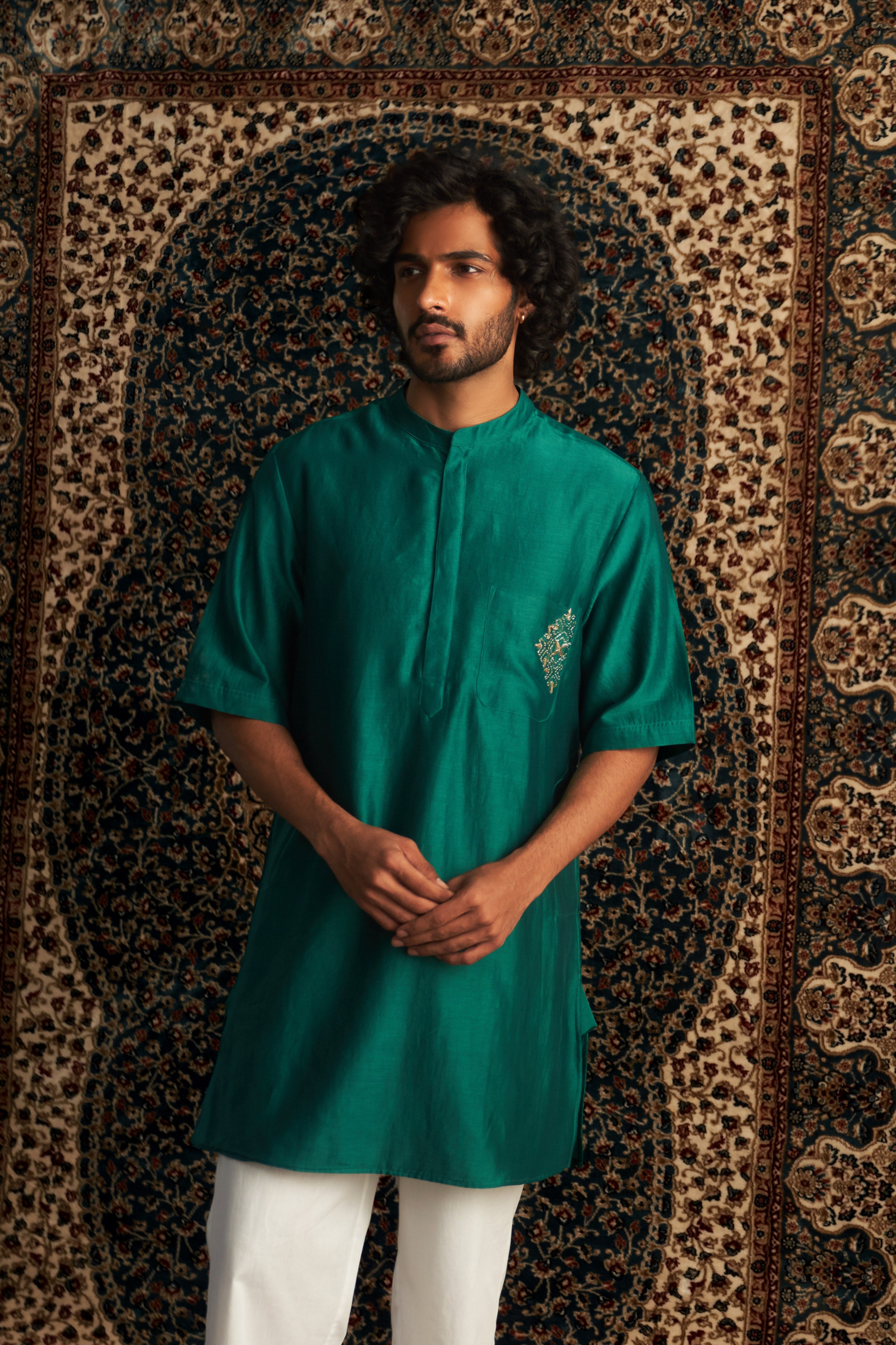 CY Charkhee Emerald Green Short Sleeve Kurta Set Closeup 1