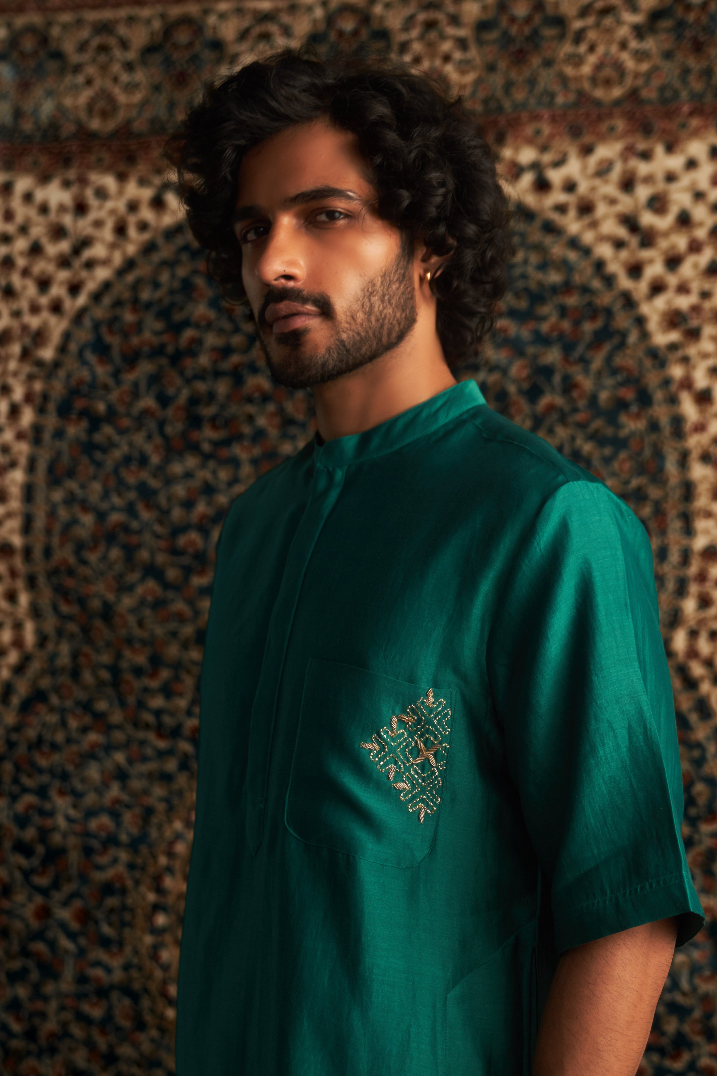 CY Charkhee Emerald Green Short Sleeve Kurta Set Closeup 2