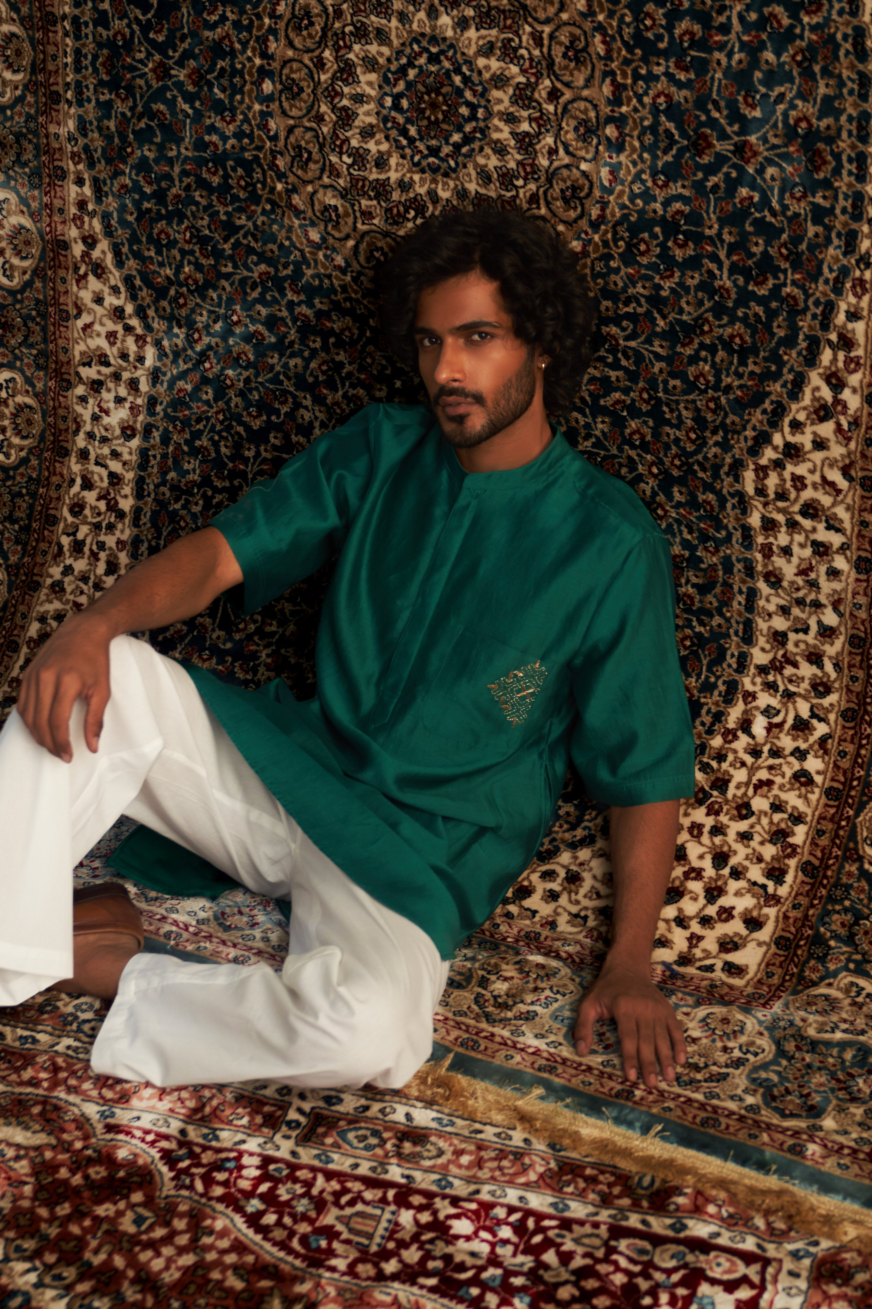 CY Charkhee Emerald Green Short Sleeve Kurta Set Closeup 3