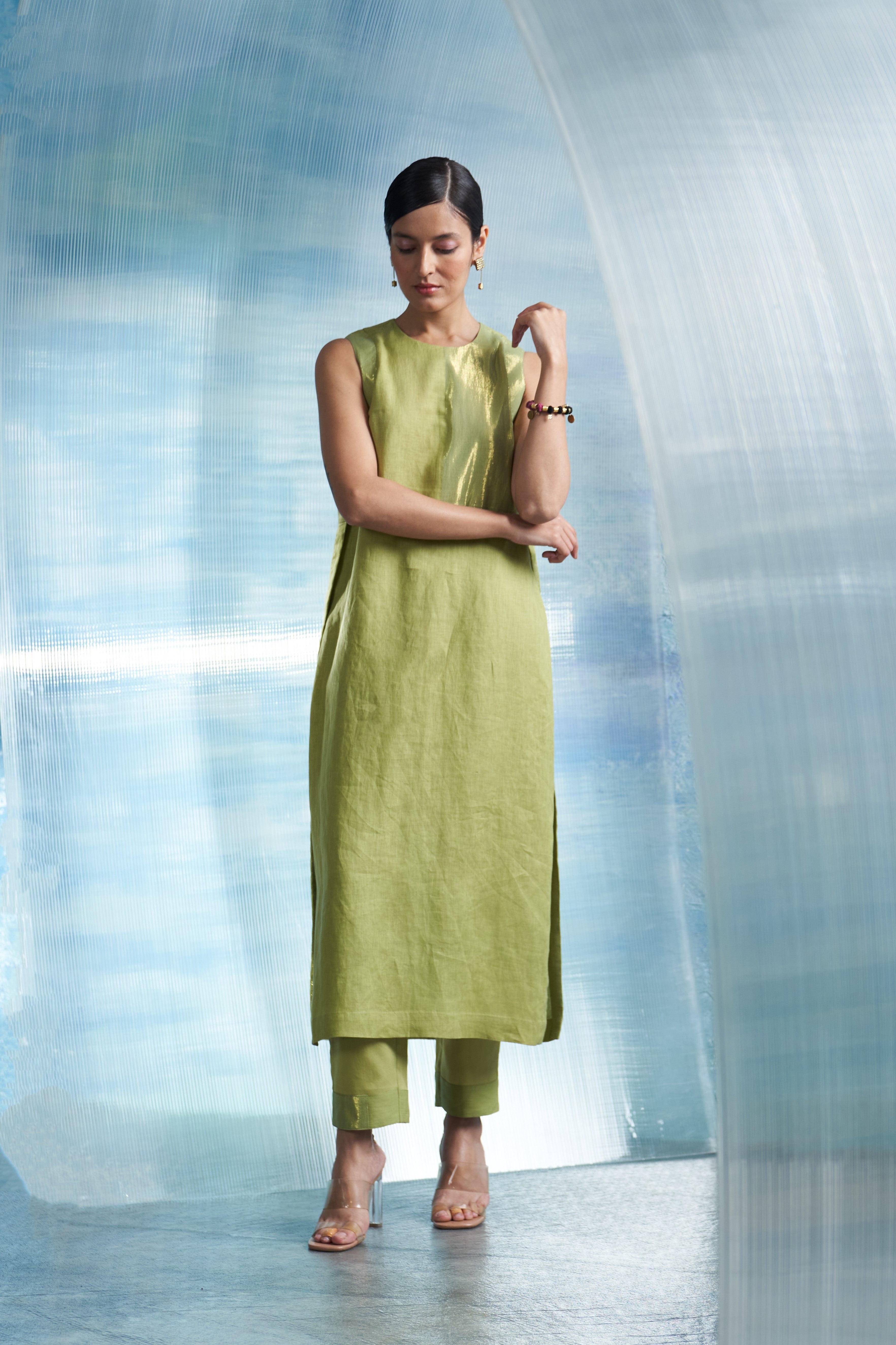 CY Charkhee Aura Sheen Green Sleeveless Kurta Front 2