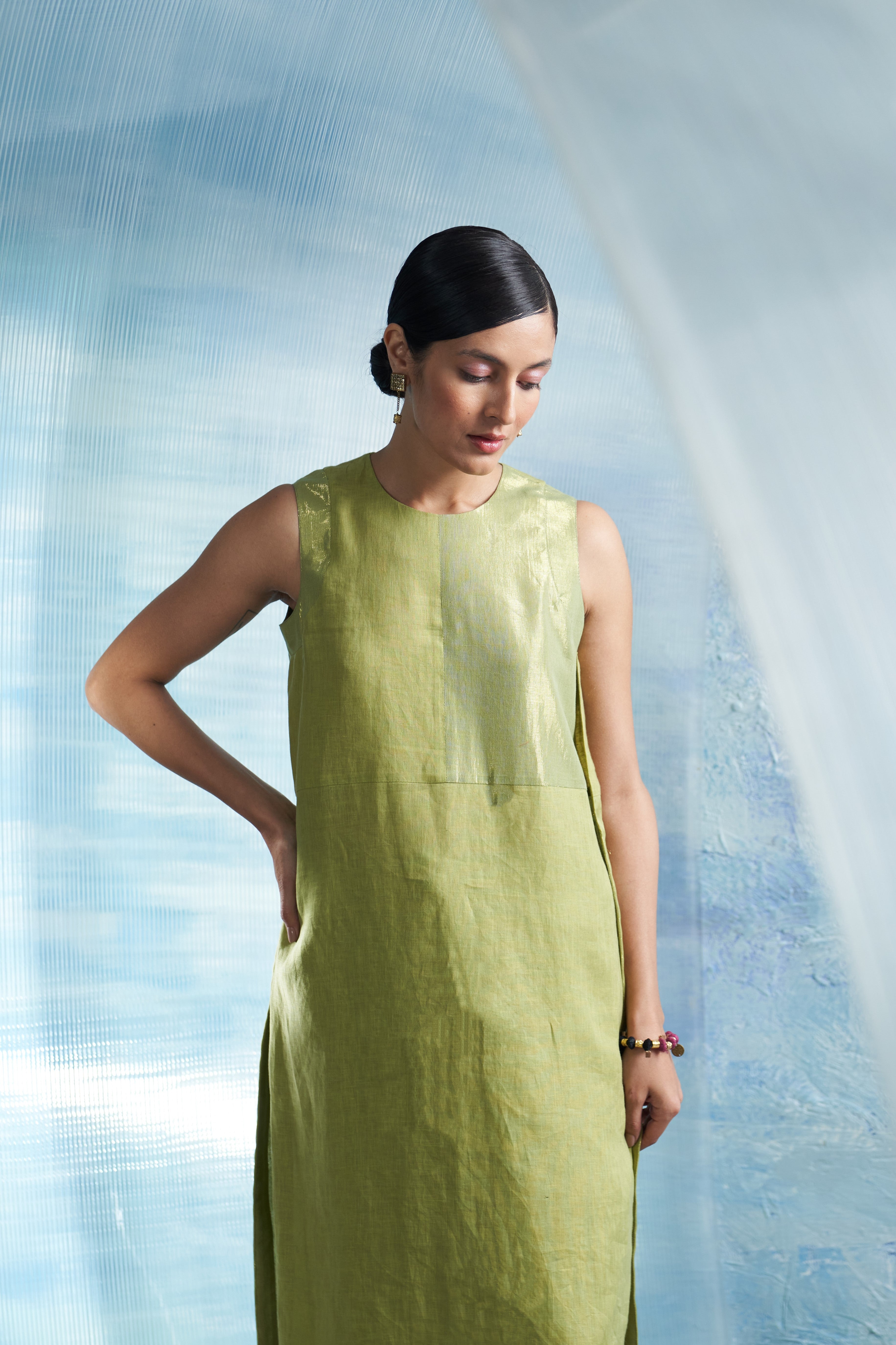 CY Charkhee Aura Sheen Green Sleeveless Kurta Closeup 1