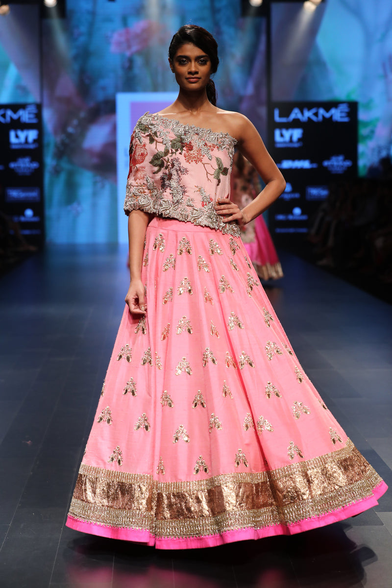 Aashni & Co. Official - New on Aashni + Co: Add vintage charm and all-round  femininity to your bridal wardrobe with Anushree Reddy's signature lehenga  sets. Shop here: https://aashniandco.com/designers/anushree-reddy.html |  Facebook
